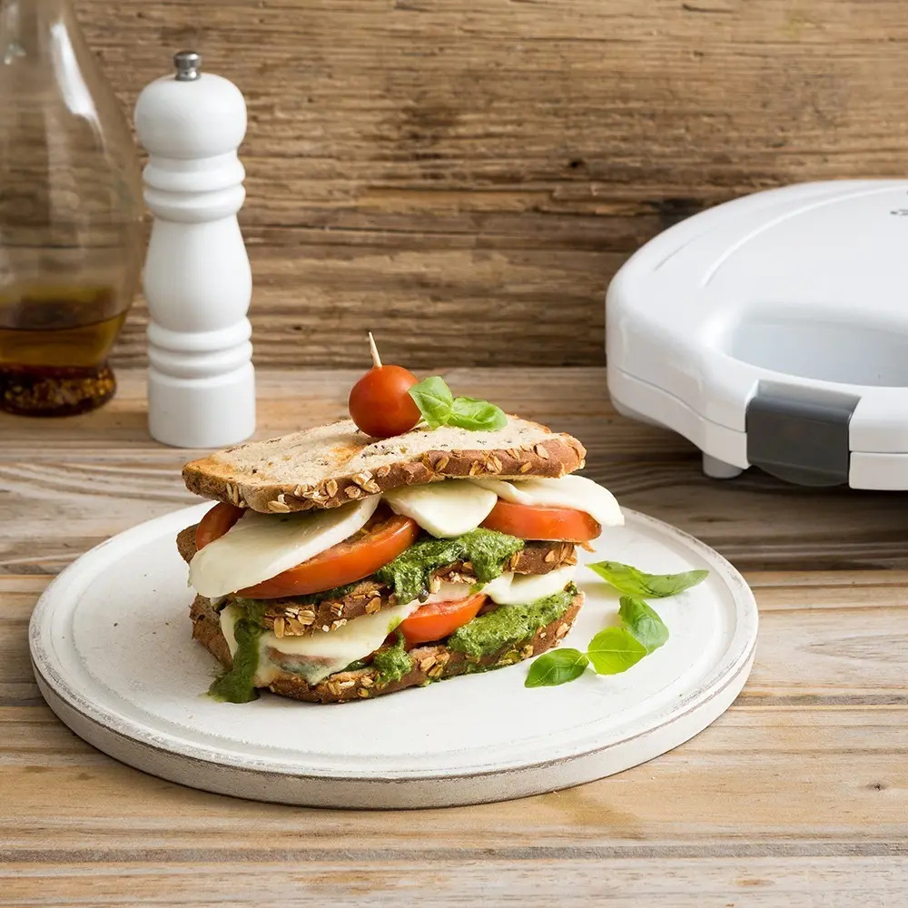 Sandwichera Yelmo - Sw1800 Para 4 Porciones 700 Watts Blanco